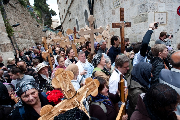 Veľkonočná procesia vo Via Dolorosa.